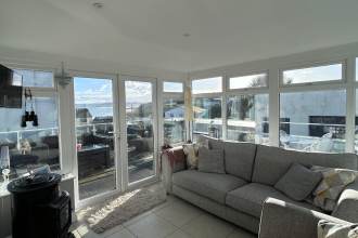 Ins Cosy Roof 1920 x 1080 px